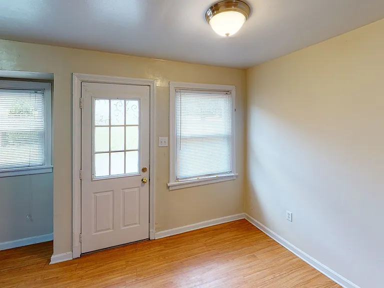 4060 Forest Hill Ave — Photo 4