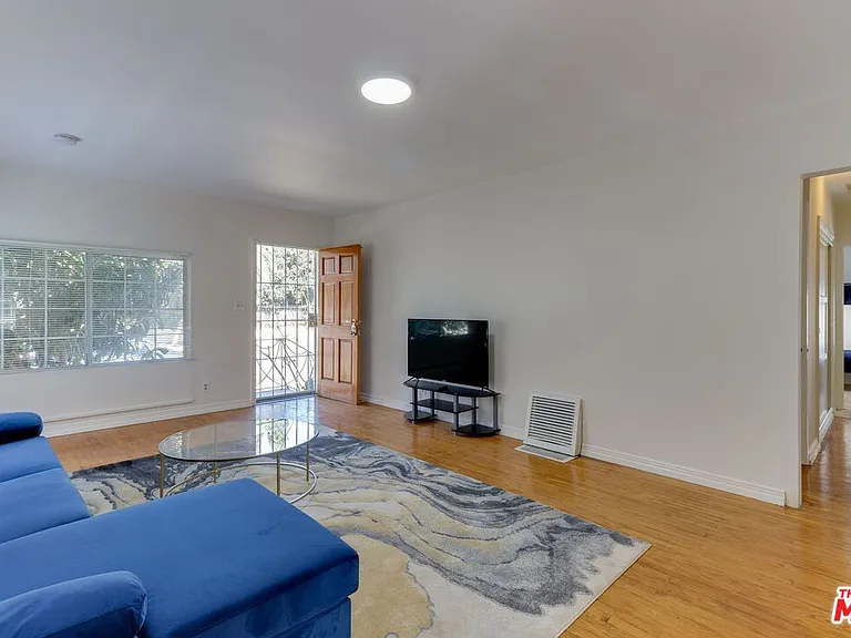 140 S Madison Ave — Photo 7