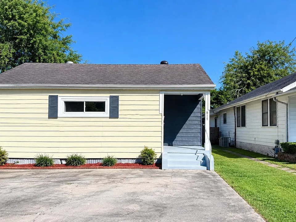817 Narrow St