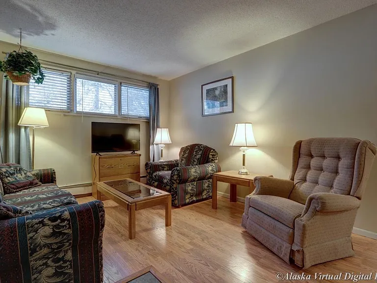 2302 W Tudor Rd — Photo 9