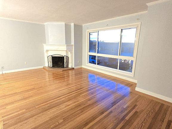 2nd image of 427 Niantic Ave