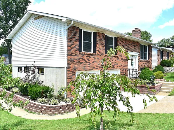 2687 Victron Dr, Saint Louis, MO 63129