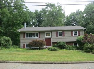 6 Craftwood Dr, Spring Valley, NY 10977