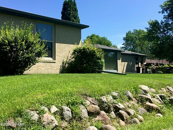 5th image of 729 Western Ave