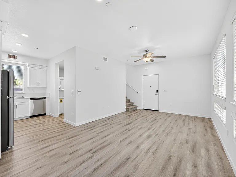 T20 Lofts — Photo 25