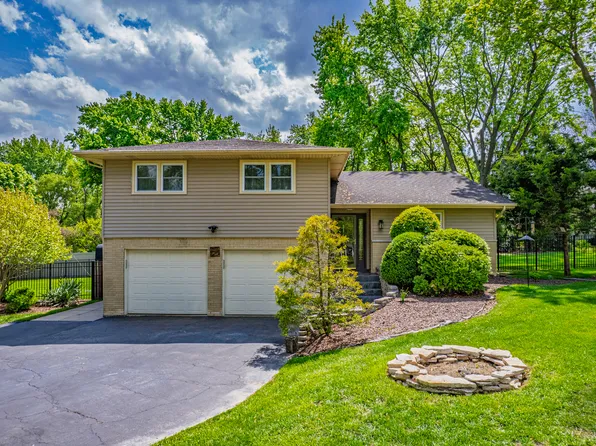 10S220 Alan Rd, Naperville, IL 60564