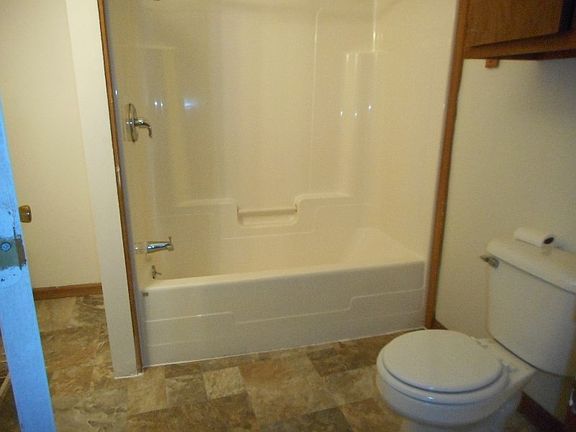 4th image of 804 E Clara St