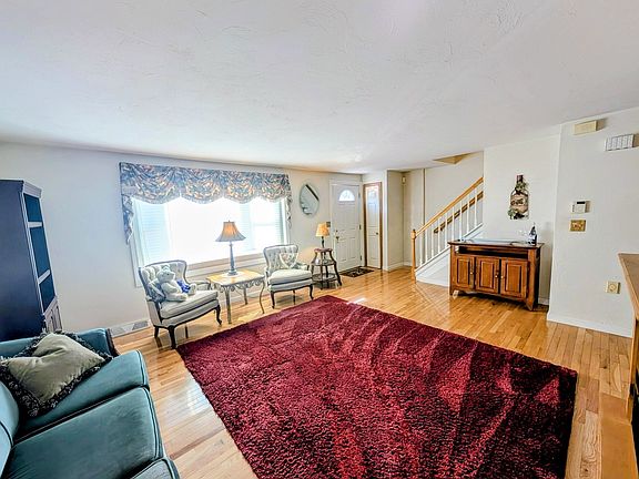 2nd image of 28 Highcrest Park Unit 28
