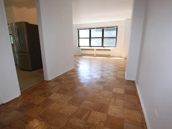 264 East Broadway image 3 of 17