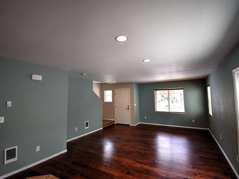 8724 Stockholm Ln NE — Photo 4