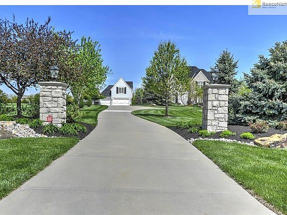 estate driveway