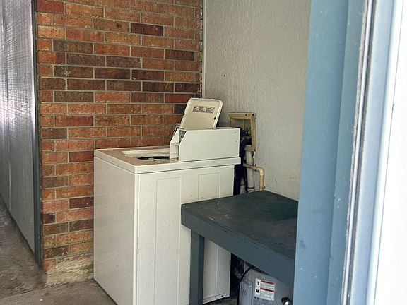 5th image of 421 Idlewild Dr