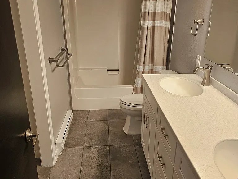 1802 W Lincoln St #13 — Photo 3
