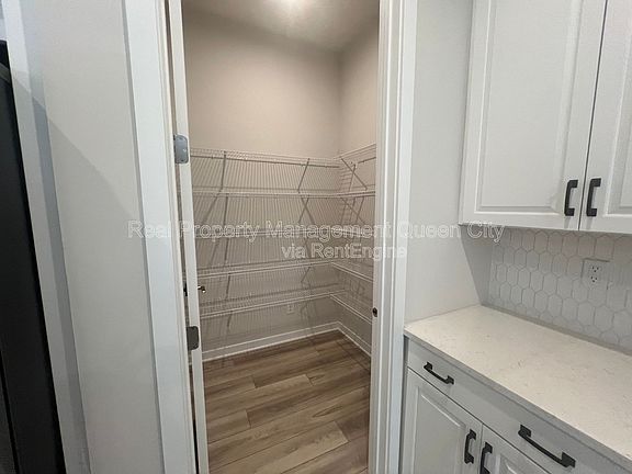 4th image of 7111 Wayfarer Dr