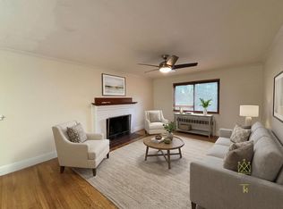 9 Reservoir Rd #1, Chestnut Hill, MA 02467