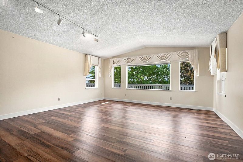 4th image of 440 Snowmass Lane