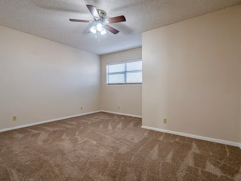 4533 Bermuda Dr — Photo 16