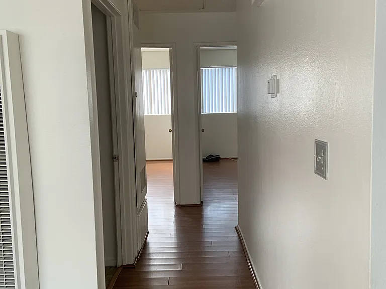 927 S Berendo St #7 — Photo 8