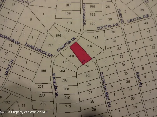 198 Fountain Dr, Gouldsboro, PA 18424