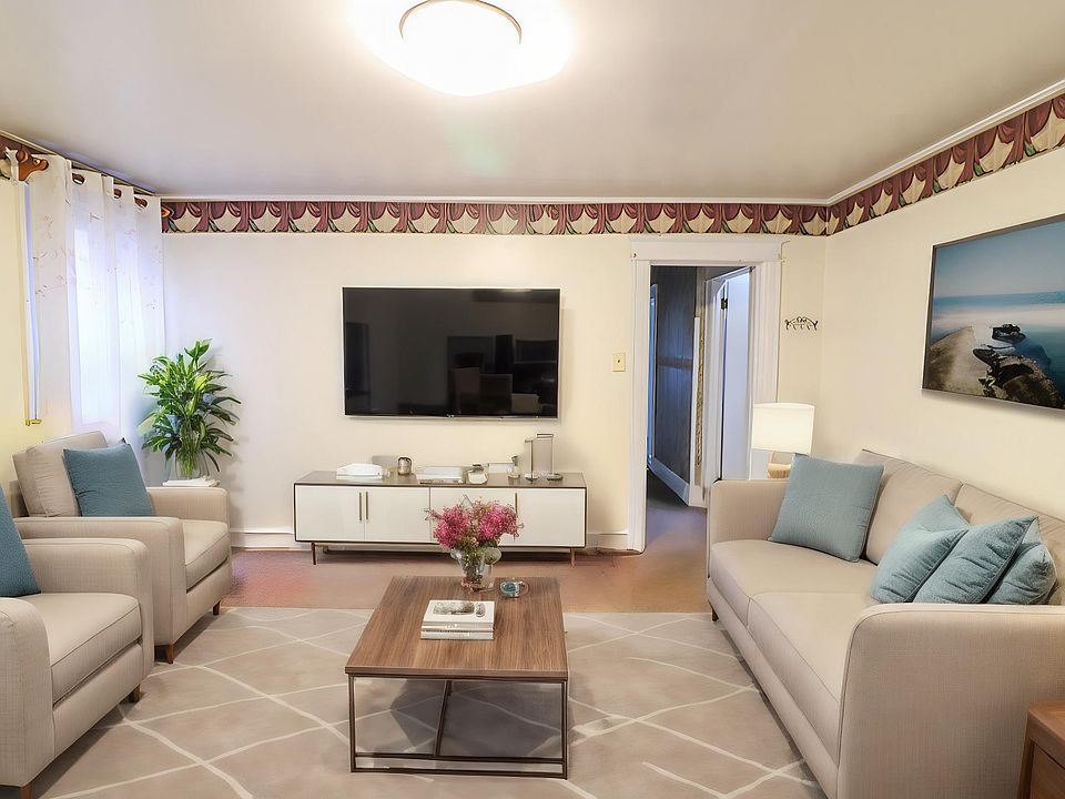 LIVING ROOM (STAGED)