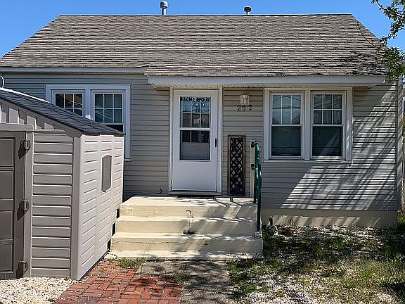2nd image of 252 Sherman Ave