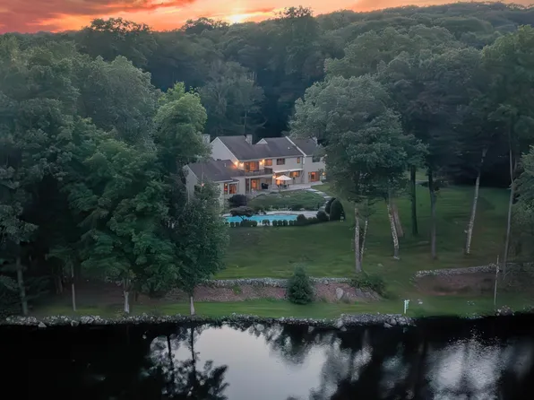 13 Cove Road, Brookfield, CT 06804