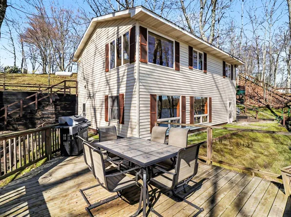6302 E Interlochen Rd, Fountain, MI 49410