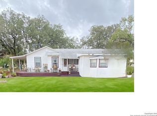 15875 Bexar, LaCoste, TX 78039