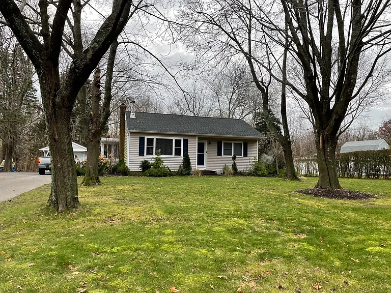 9180 Old Sound Ave — Photo 1
