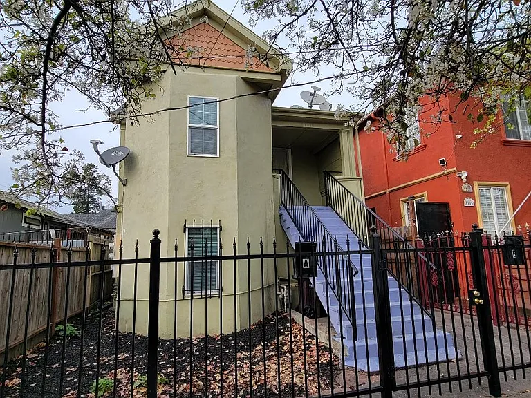 1311 87th Ave #B — Photo 2