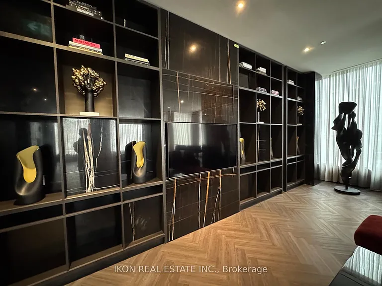 11 Yorkville Ave #4001 — Photo 28