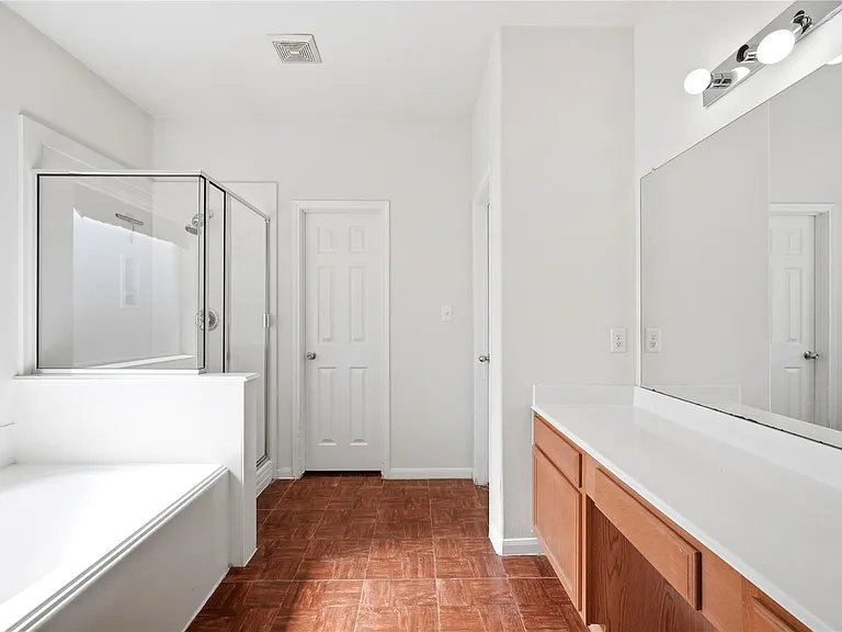 1707 N Highlands Xing — Photo 28