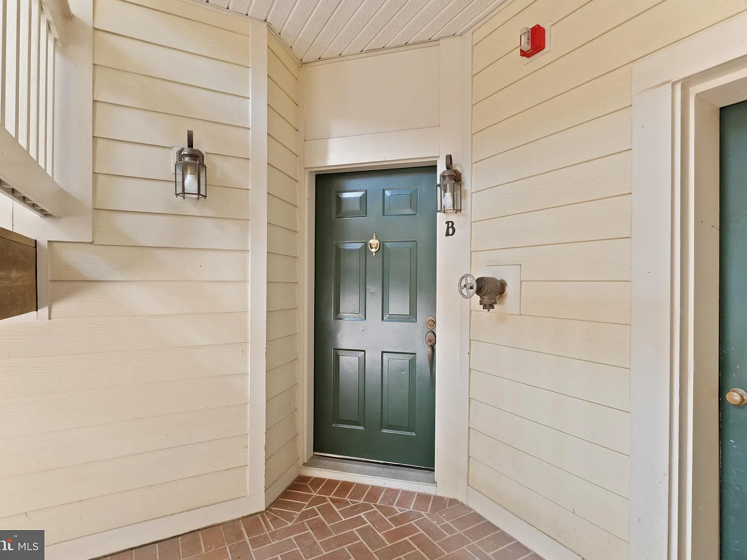 2 bed, 1053 sqft, $2,500 — Photo 2