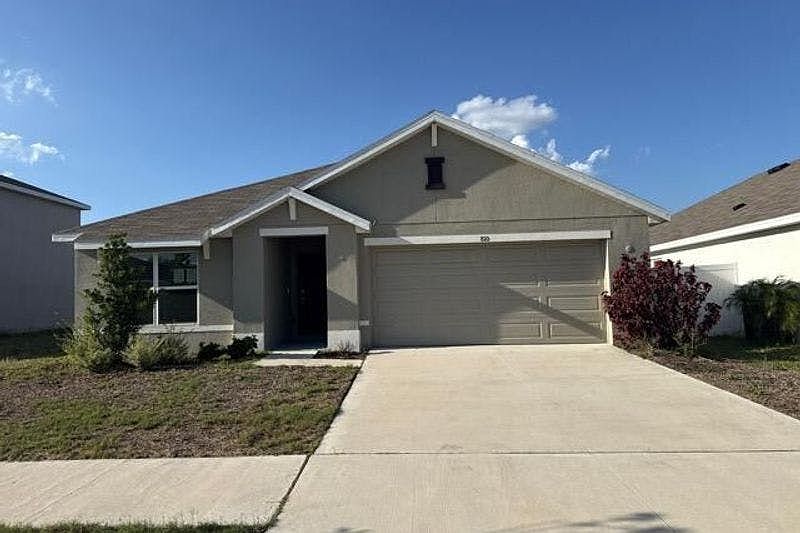 1st image of 810 Ace Outlaw Ave