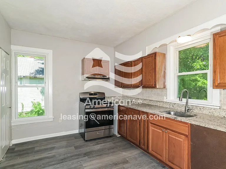 1531479_006_kitchen_6.jpg