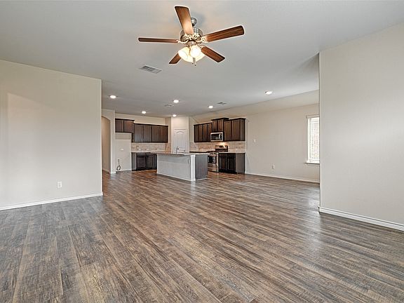 5th image of 716 Jamestown Ln