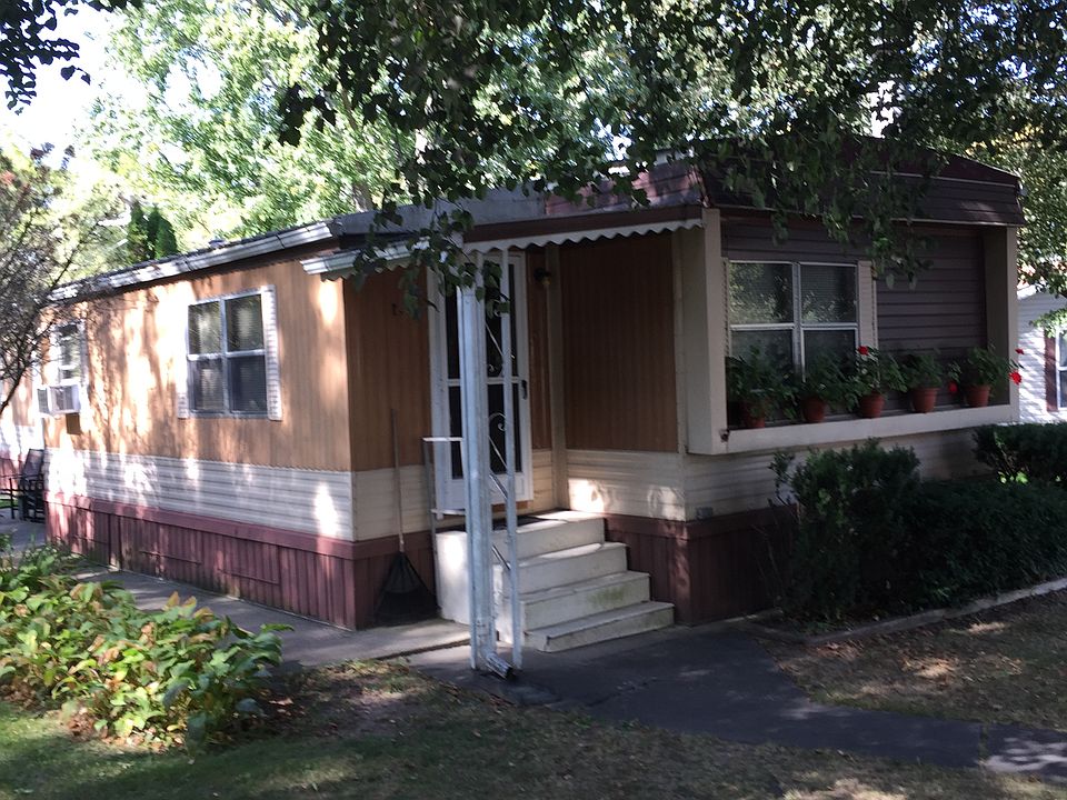 1st image of 92 Lyndon Cir