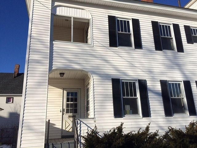 Building - Entrance to Apartment