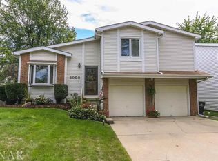 2003 Rainbow Ave, Bloomington, IL 61704