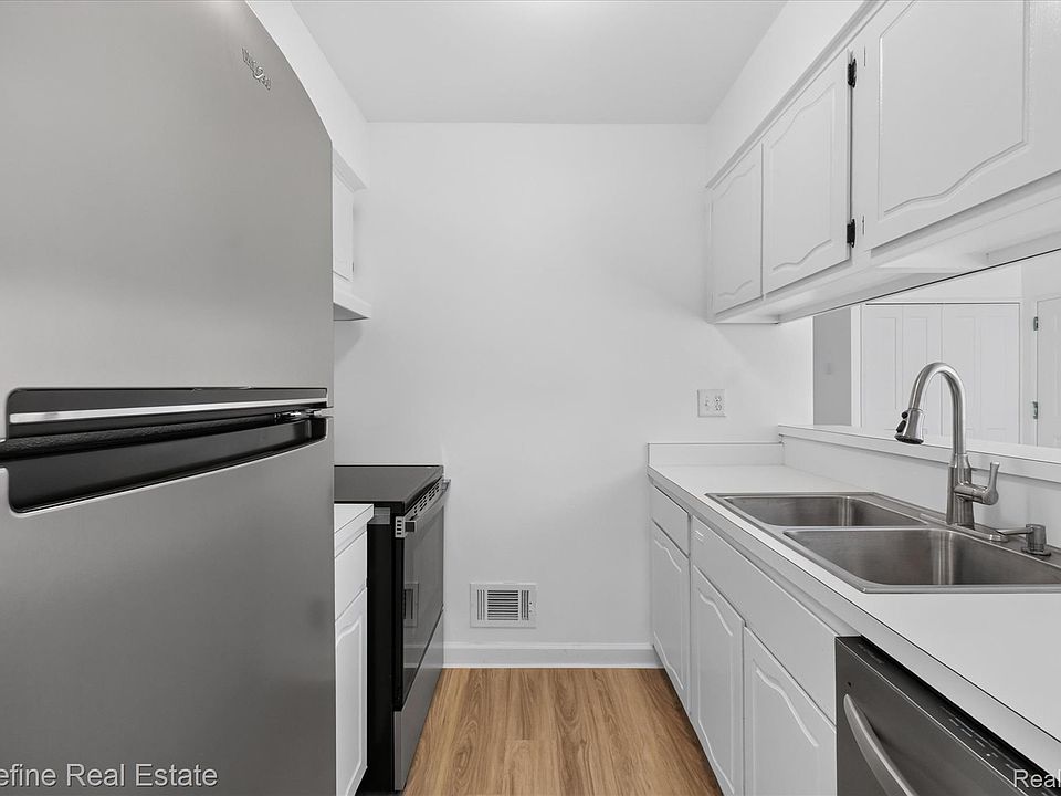 28308 Coventry Ct, photo 6