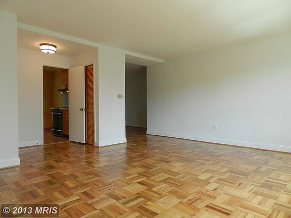 5th image of 603 Azalea Dr APT 1