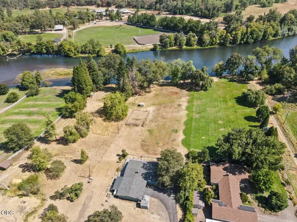 1591 Highway 234, Eagle Pt, OR 97524