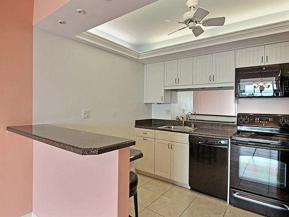 5th image of 935 E Causeway Blvd