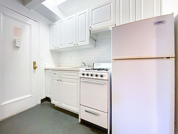 5th image of 215 W 83rd St APT 6D