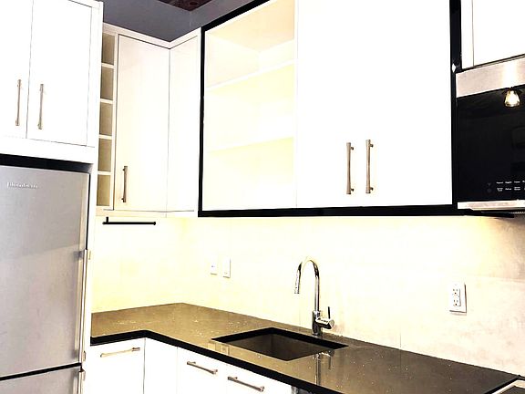 2nd image of 1627 Pacific St APT 2A