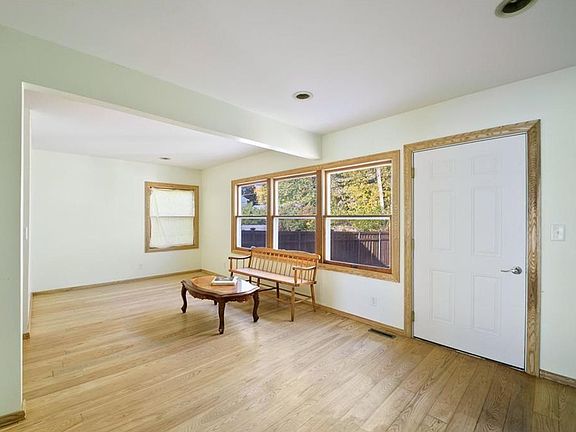 4th image of 1495 Selby Ave