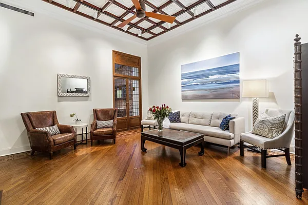 Rented by Luxian International Realty LLC | media 38