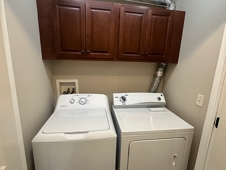 Dockside Village Apartments — Photo 46
