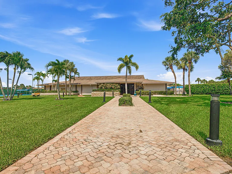 5284 Breadfruit Cir — Photo 38
