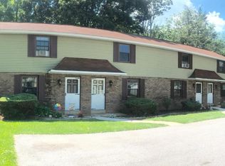 208 Oak Manor Dr, York, PA 17402
